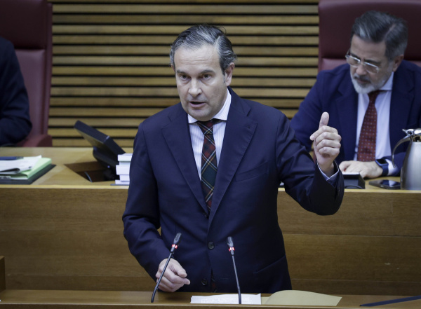 Pastor acusa a Morant de doble personalidad entre ministra y candidata
