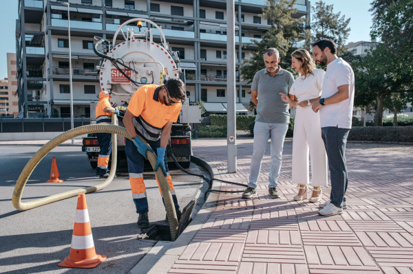Begoña Carrasco supervisa el plan especial de limpieza preventiva para garantizar la evacuación de aguas en Castellón ante el otoño