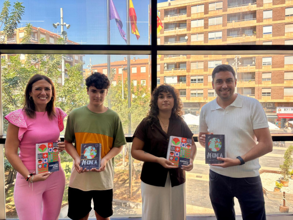 almassora-reparte-3-800-agendas-juveniles-entre-centros-educativos-para-el-inicio-del-curso