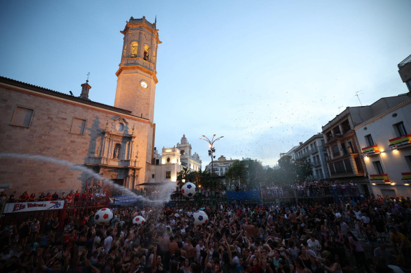burriana-da-el-pistoletazo-de-salida-a-las-fiestas-de-la-misericordia-2026-con-la-entrada-de-pe-as-y-l-esclafit
