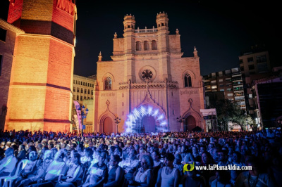 La Plaza Mayor de Castellón vibra con un tributo a Mecano en los actos del 775 aniversario