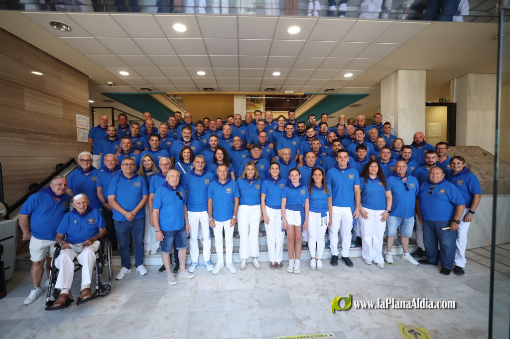 Burriana comemora el 50� aniversari de la Comissi� del Toro amb una escultura de Juan Por�