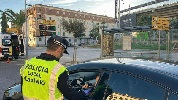 La Policía Local de Castellón inicia una campaña especial contra el alcohol y las drogas al volante, coincidiendo con el regreso a la ciudad