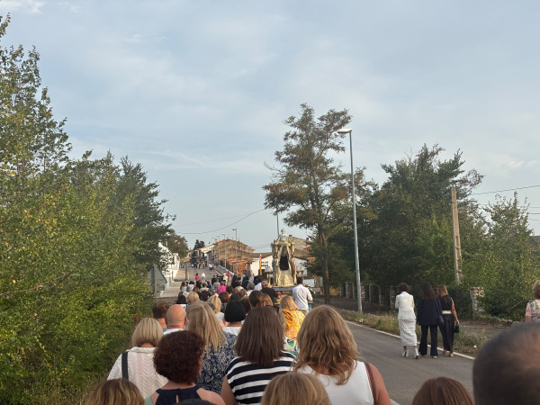 La Virgen del Losar cierra el verano en Vilafranca bajo la lluvia