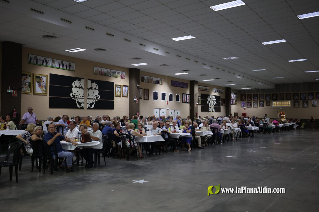 Burriana acull un ball i berenar per a la tercera edat durant les Festes de la Miseric�rdia 2026