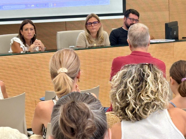 Almassora se reúne con los vecinos afectados por el deslinde de Costas y ratifica su defensa del litoral
