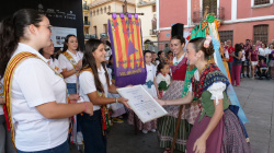 La 1a Dansada infantil i mostra juvenil del Grup de Danses de la Pur�ssima obri la jornada amb una cercavila des de la Pla�a de Sant Pasqual fins a la Pla�a Major
