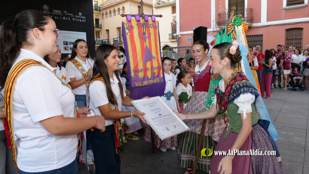 La 1a Dansada infantil i mostra juvenil del Grup de Danses de la Pur�ssima obri la jornada amb una cercavila des de la Pla�a de Sant Pasqual fins a la Pla�a Major