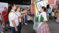 La 1a Dansada infantil i mostra juvenil del Grup de Danses de la Pur�ssima obri la jornada amb una cercavila des de la Pla�a de Sant Pasqual fins a la Pla�a Major