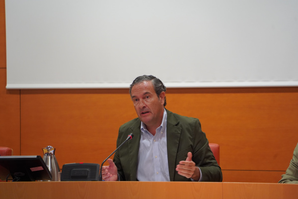 Pastor alerta de que la autosubvención de Puig y del PSOE es más preocupante que la hora del debate de política general
