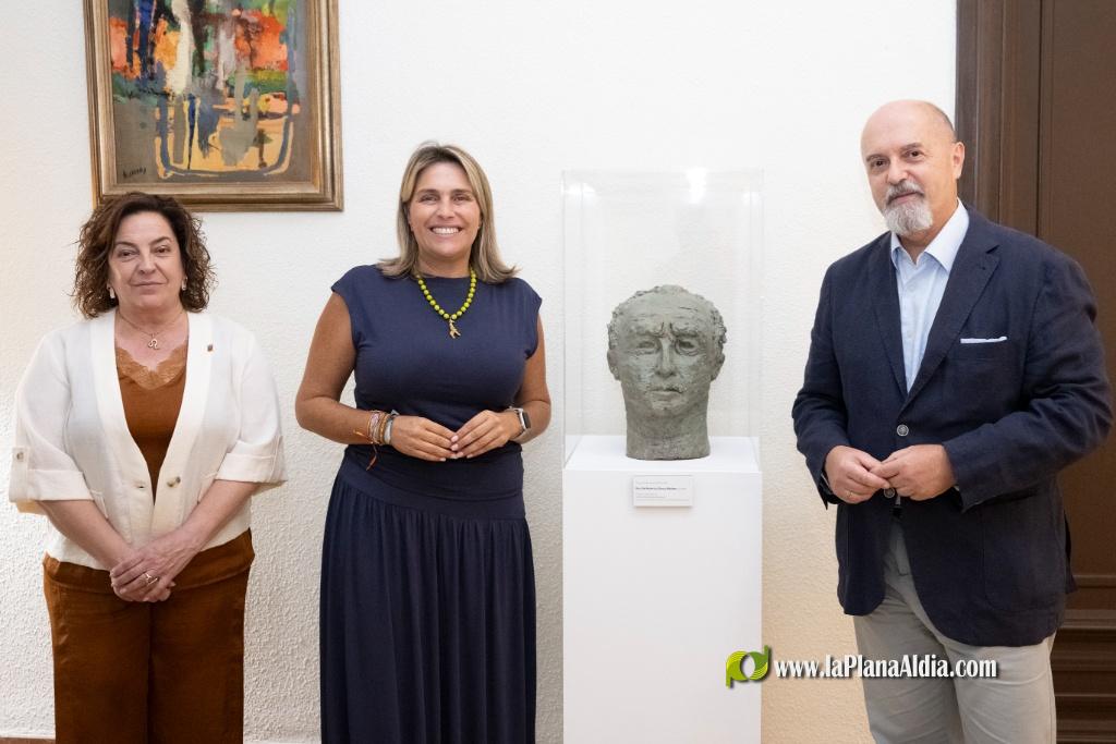 La Diputación expone el busto de Federico García Moliner que realizó su mujer Carmen Gil Fernández