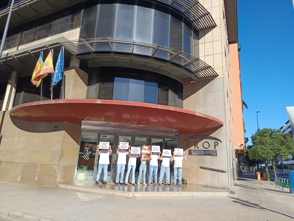 Protesta antitaurina frente al PROP de la Generalitat Valenciana en Castellón