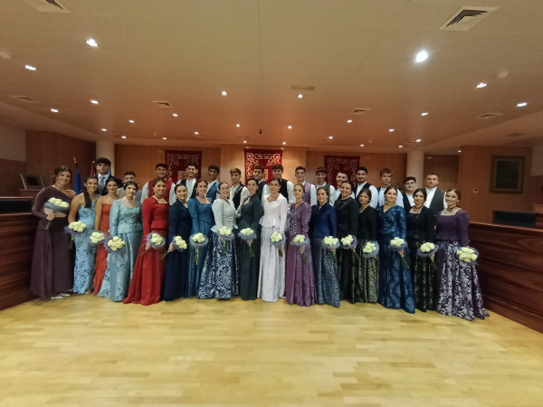 almenara-vive-una-noche-magica-con-la-presentacion-de-sus-festeros-y-festeras-2026