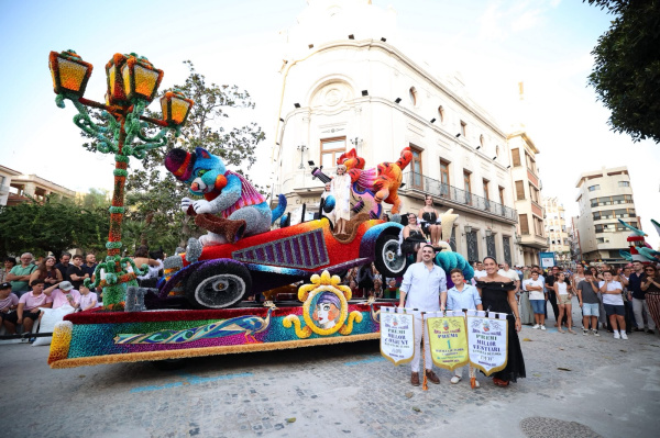 burriana-cierra-las-fiestas-de-la-misericordia-2026-con-una-explosion-de-color-en-la-batalla-de-flores
