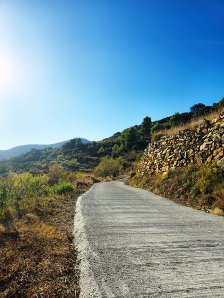 la-serratella-mejora-mas-de-un-kilometro-de-caminos-rurales-para-facilitar-el-acceso-a-explotaciones-agrarias-y-masias