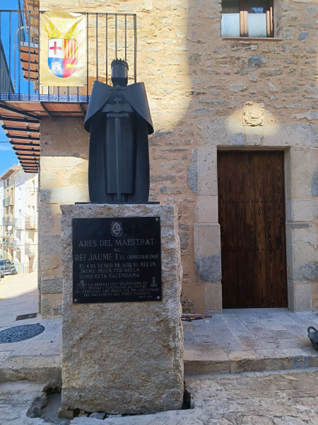 la-estatua-del-rey-jaime-i-regresa-a-las-calles-de-ares-del-maestrat