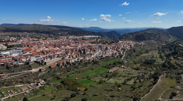 Vilafranca estrena farolas solares en la calle Riu de les Truites para reforzar la eficiencia energética