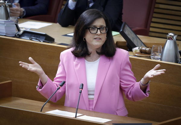 El Consell de Pérez Llorca triplica la inversión sanitaria frente al Botànic, según Nieves Martínez