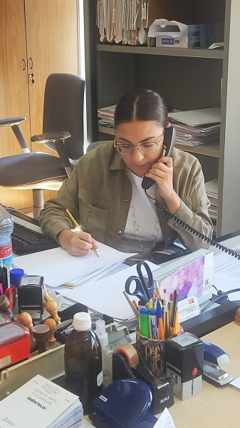 Portell incorpora a una joven al Ayuntamiento gracias al programa EMCORP 2026