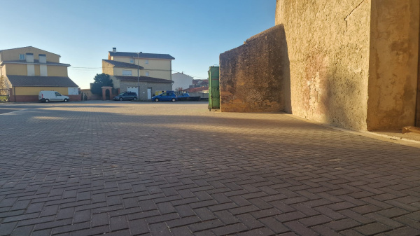 Vilafranca invierte 24.000 euros en pavimentar los accesos de la plaza de toros