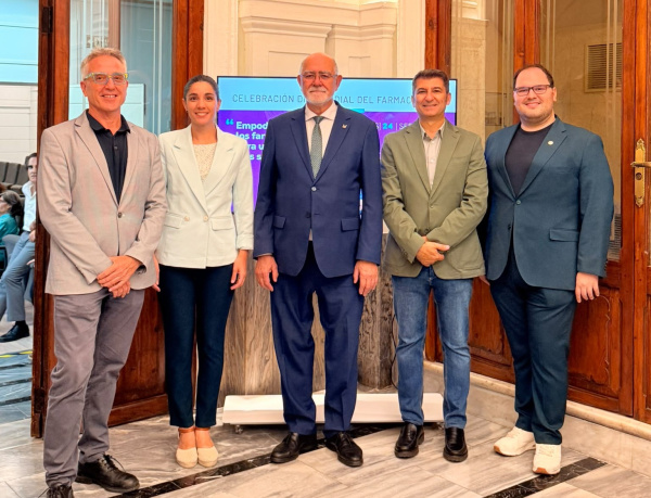 Enfermería y farmacia refuerzan la colaboración en el Día Mundial del Farmacéutico en Valencia