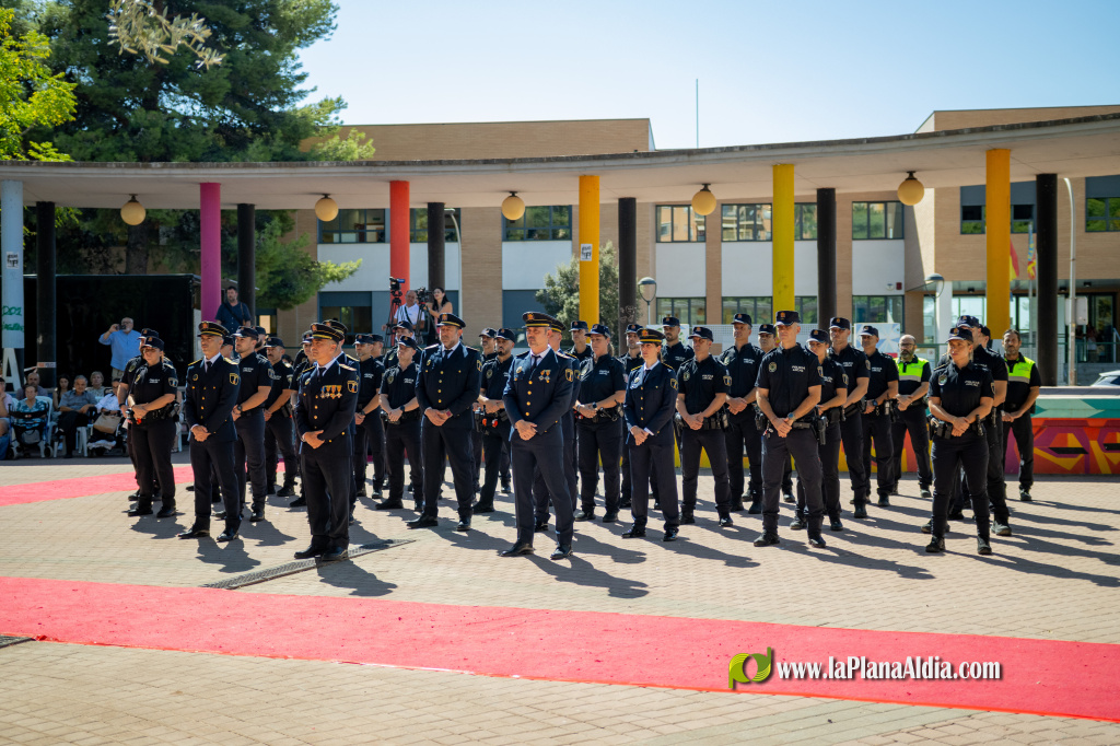 L'ajuntament de la Vall d’Uixó i la Policia Local van celebrar avui el Dia de la Policia Local, una jornada en què s'entregaren felicitacions públiques i condecoracions al mèrit del cos i es va destacar la solidaritat de la ciutat durant l'incendi del pas
