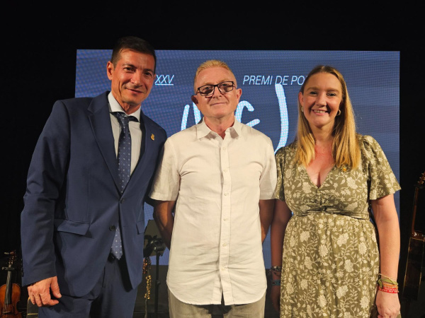 Manel Pitarch reivindica la poesía como memoria y compromiso en la entrega del Premio Vicent Andrés Estellés