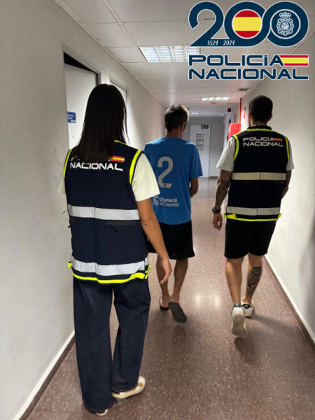 la-policia-detiene-en-castellon-a-dos-hombres-por-robo-con-alunizaje-en-un-establecimiento-de-la-avenida-valencia-en-el-marco-de-la-operacion-corsario