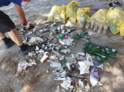 Ruta participativa de recollida de residus a la platja del Pinar, eix de la campanya 'Per unes Illes Columbretes m�s nets'
