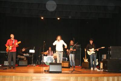 Dad�, lleno el Auditorio de L'Alcora presentando su disco 