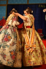 La Falla la que faltava presenta sus nuevas Falleras Mayores.