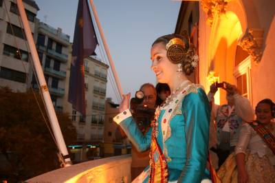 Les Falles valleres salen a la calle con la cabalgata del ninot i la tradicional Crida.