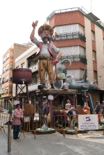 Las fallas ya lucen en sus emplazamientos.
