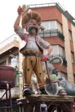 Las fallas ya lucen en sus emplazamientos.