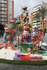 Las fallas ya lucen en sus emplazamientos.