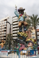 Las fallas ya lucen en sus emplazamientos.