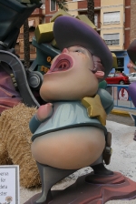 Las fallas ya lucen en sus emplazamientos.