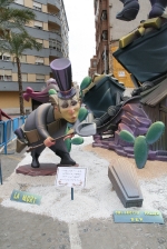 Las fallas ya lucen en sus emplazamientos.