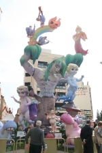 Las fallas ya lucen en sus emplazamientos.