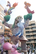 Las fallas ya lucen en sus emplazamientos.