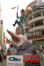 Las fallas ya lucen en sus emplazamientos.