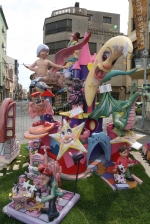 Las fallas ya lucen en sus emplazamientos.