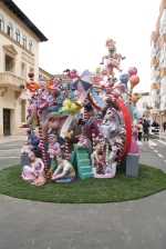 Las fallas ya lucen en sus emplazamientos.