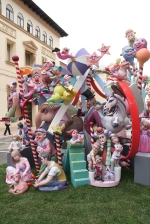 Las fallas ya lucen en sus emplazamientos.