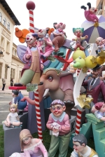 Las fallas ya lucen en sus emplazamientos.