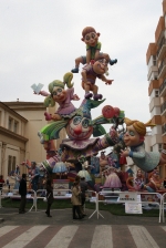 Las fallas ya lucen en sus emplazamientos.