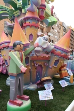 Las fallas ya lucen en sus emplazamientos.