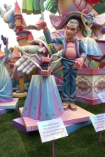 Las fallas ya lucen en sus emplazamientos.