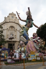 Las fallas ya lucen en sus emplazamientos.
