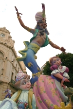 Las fallas ya lucen en sus emplazamientos.